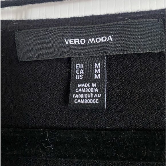 Vera moda black v neck sweater - Picture 2 of 2